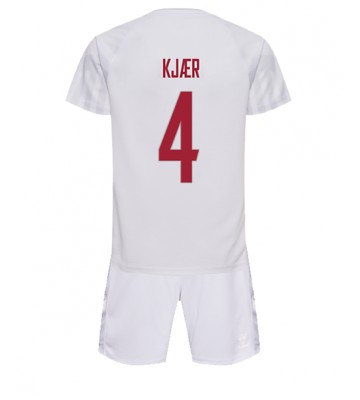 Dania Simon Kjaer #4 Koszulka Wyjazdowych Dziecięca MŚ 2022 Krótki Rękaw (+ Krótkie spodenki)